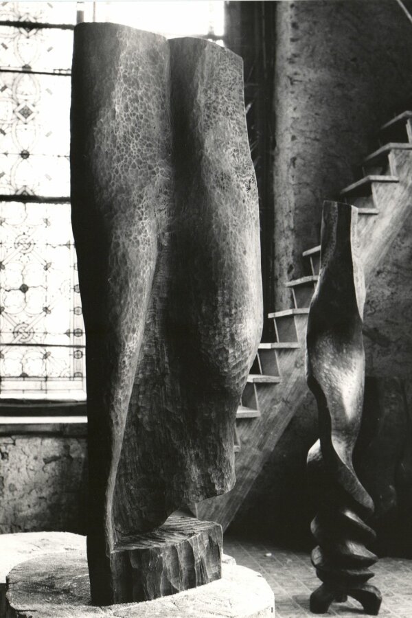 1. Rozevláté krajiny, dřevo, 1980, v 130 cm Autor foto: Josef Tichý